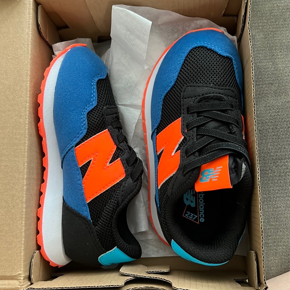 New balance size 9 bungee lace. Practically brand new